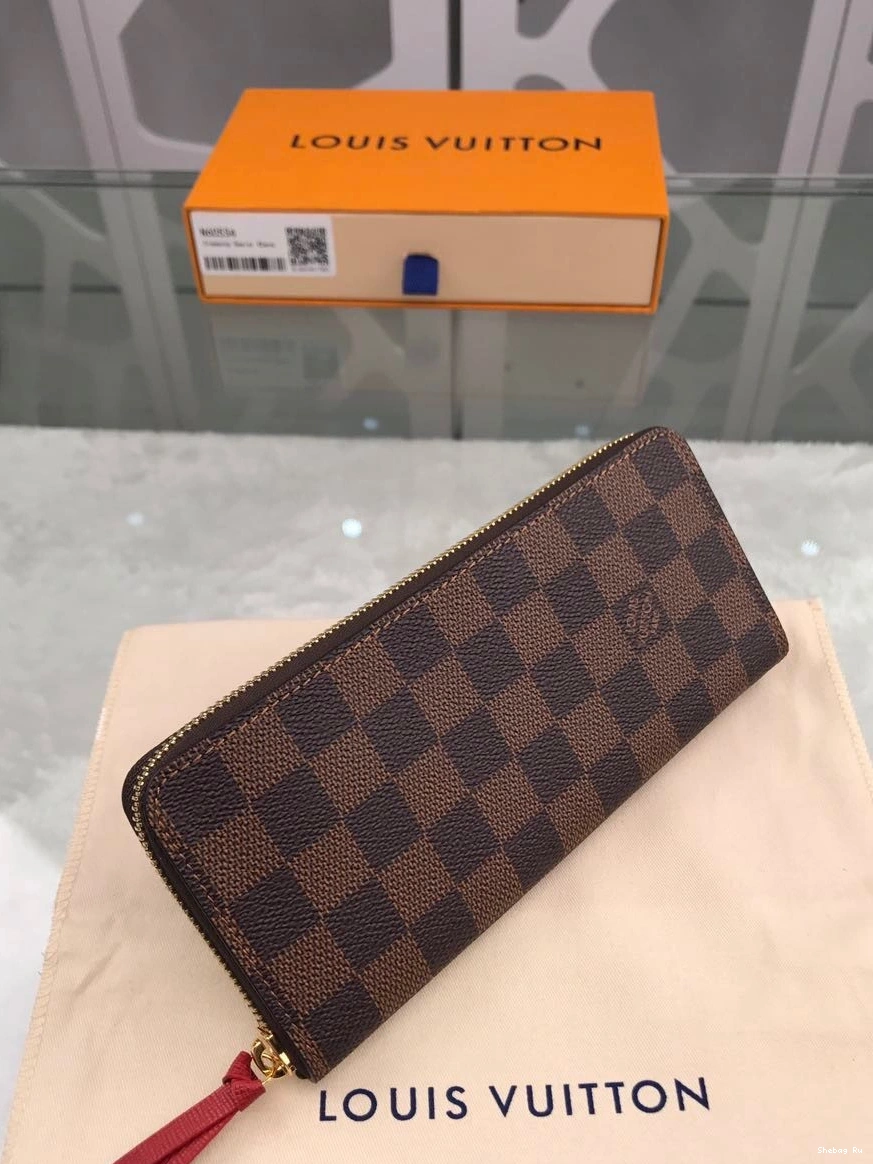 LOUIS VUITTON ZIPPY 0803